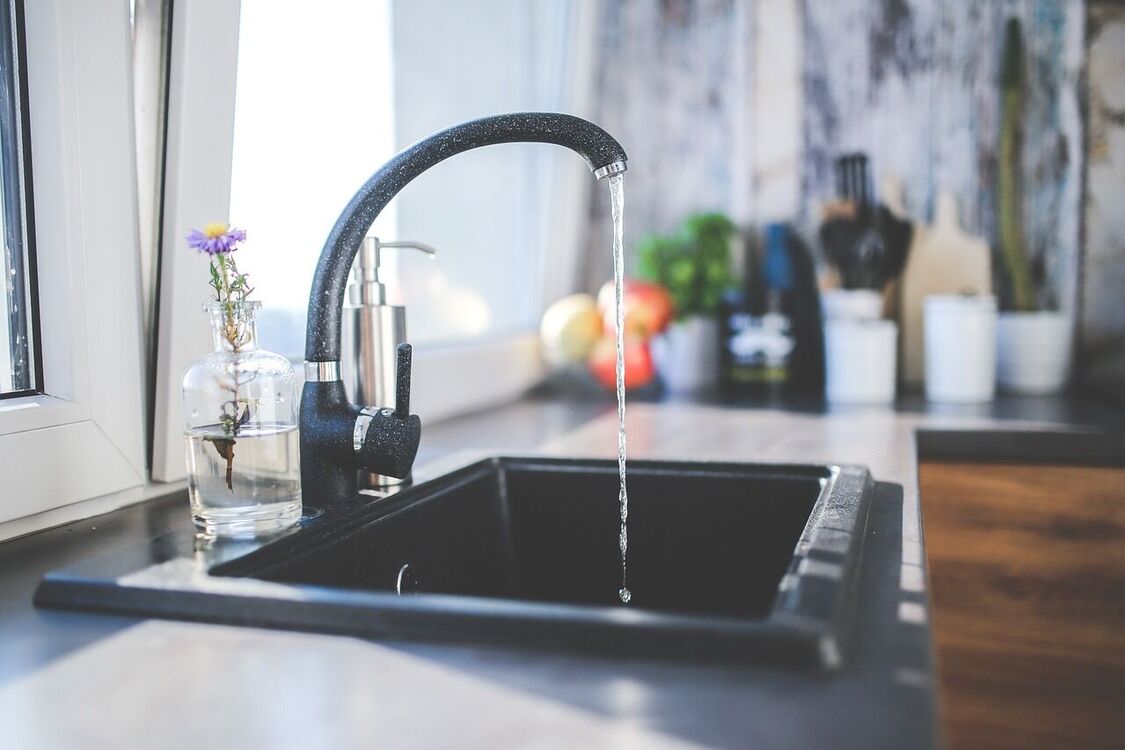 How to polish the kitchen sink to shine: 3 useful life hacks