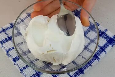 Just one ingredient and you will have homemade cream cheese: video recipe