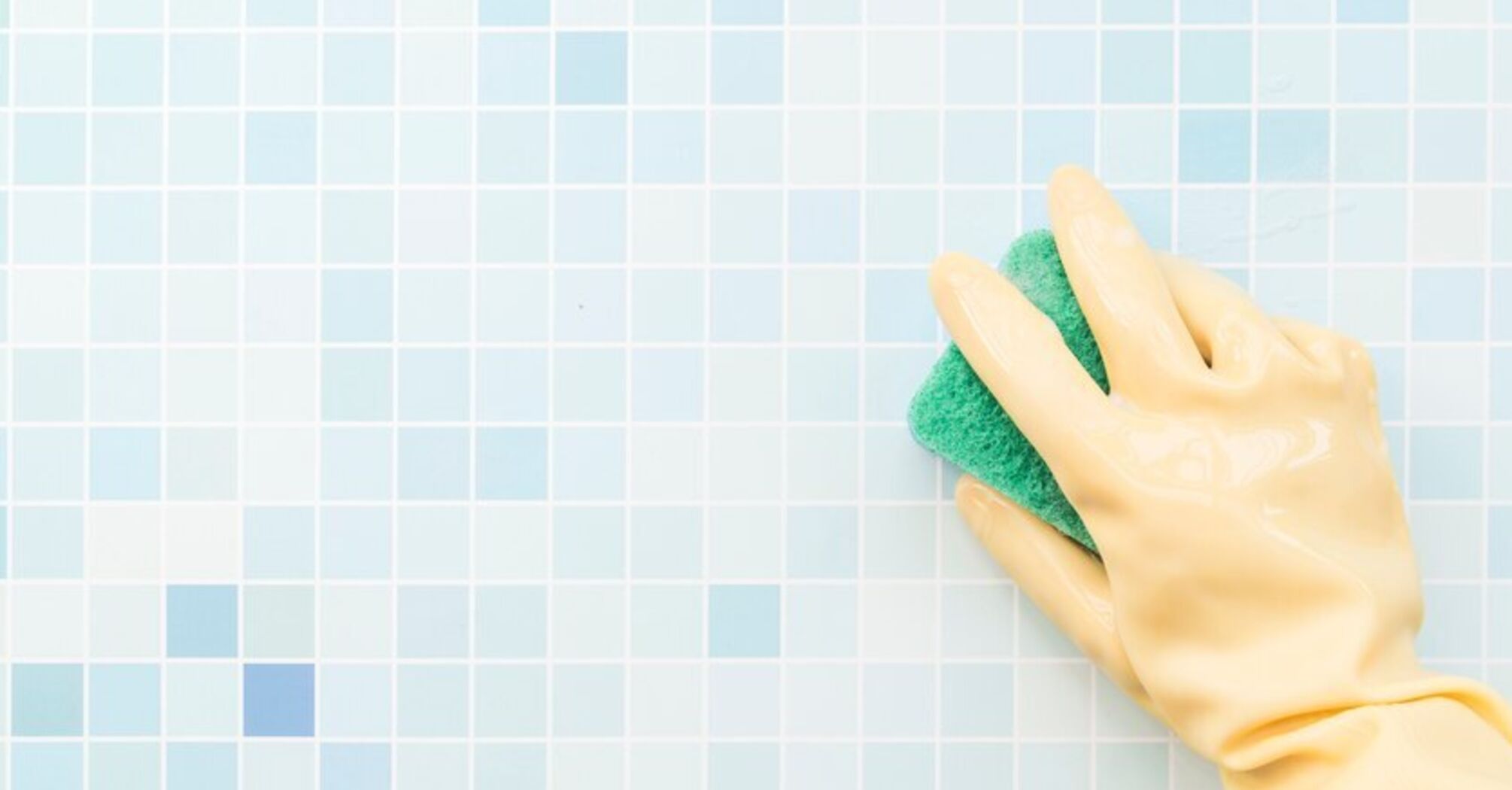 Как легко отмыть плитку в ванной комнате: 4 средства для чистоты и блеска