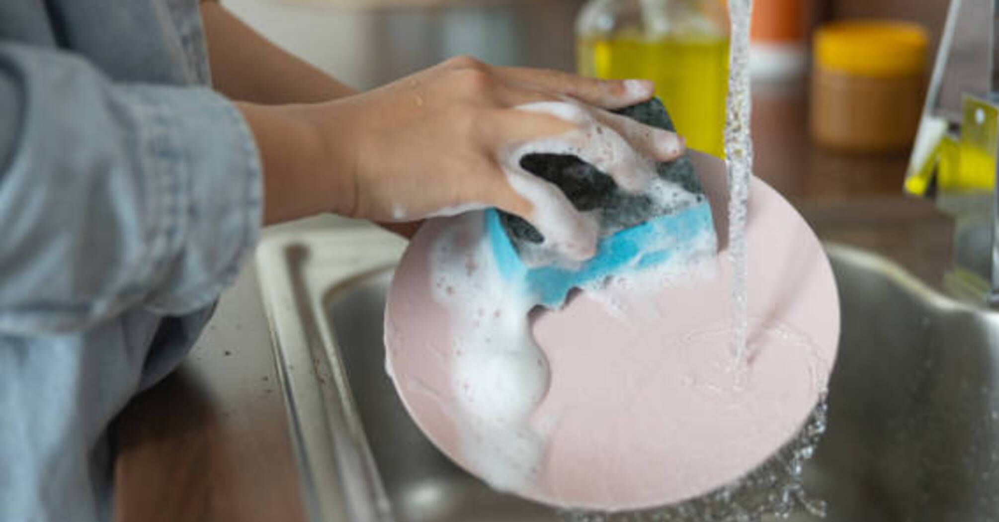 Як легко відмити посуд: 5 порад від досвідчених домогосподарок