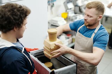 Стоит ли работать студенту во время обучения: Преимущества и недостатки, которые следует знать