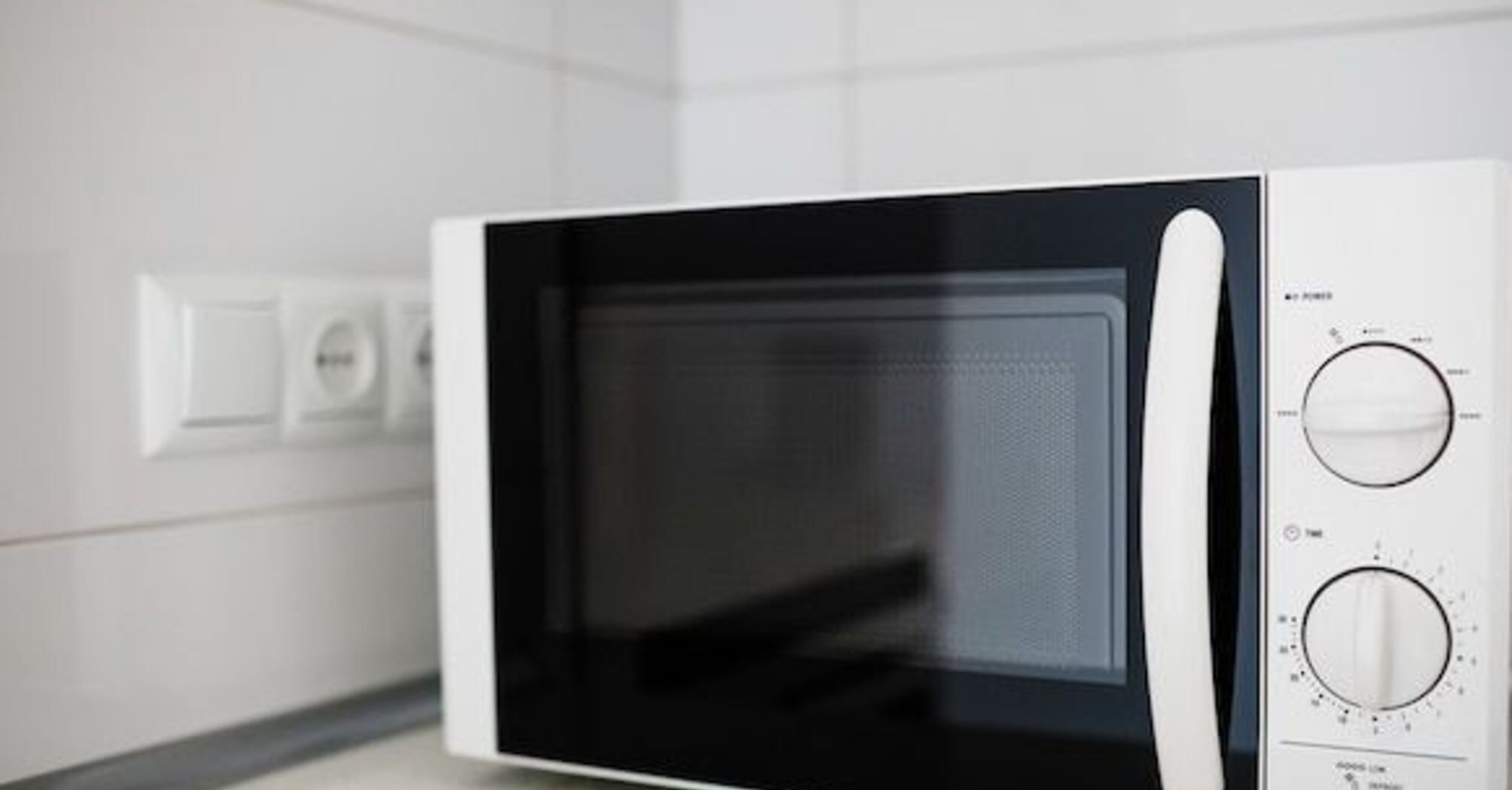 How to remove bad odors from the microwave: 4 remedies to achieve cleanliness