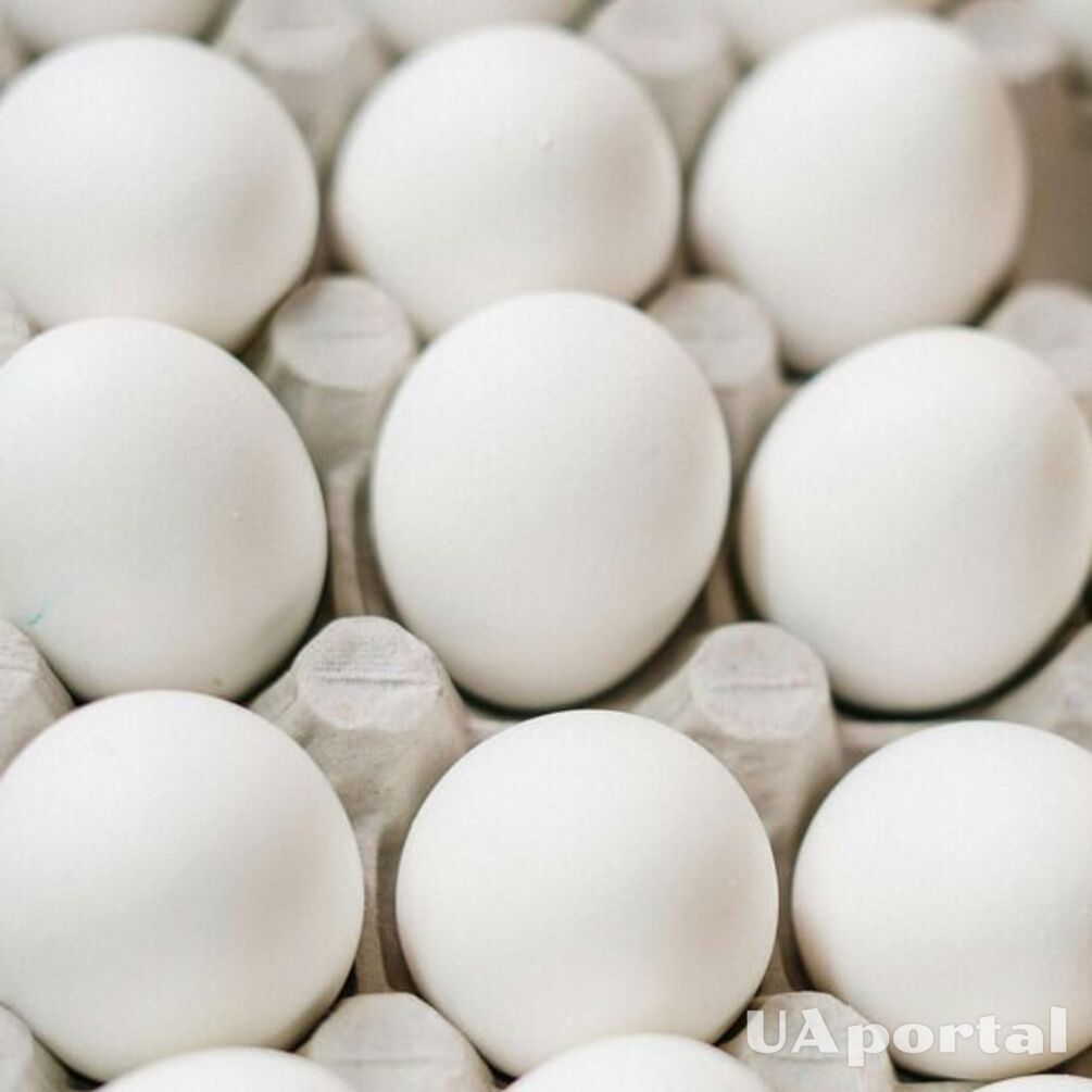 Навіщо треба наливати оцет у воду для варіння яєць: ви точно цього не знали