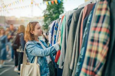 How to get rid of second-hand smell from clothes: 5 useful tips