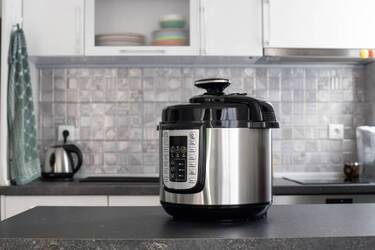 How to get rid of unpleasant odors from a slow cooker: 3 simple life hacks