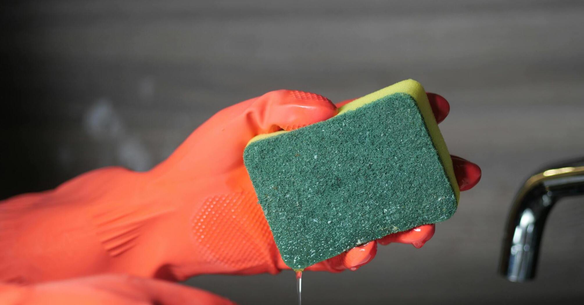 How experienced housewives use sponges for washing dishes: 3 useful life hacks
