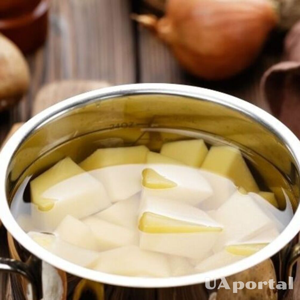 Кулінари розкрили хитрість, як зварити картоплю удвічі швидше