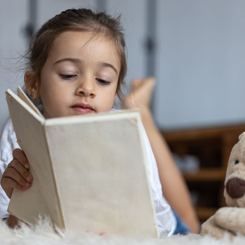 Як навчити дитину читати у ранньому віці: дієві способи