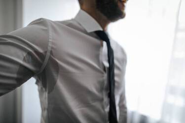 How to get rid of sweat and deodorant stains: 5 effective tips