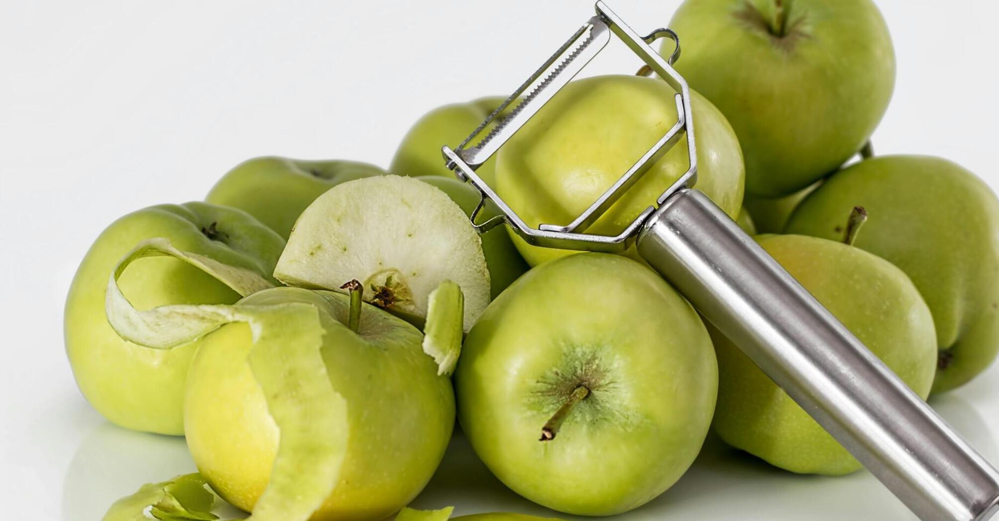 What an ordinary vegetable peeler can do: 3 interesting life hacks