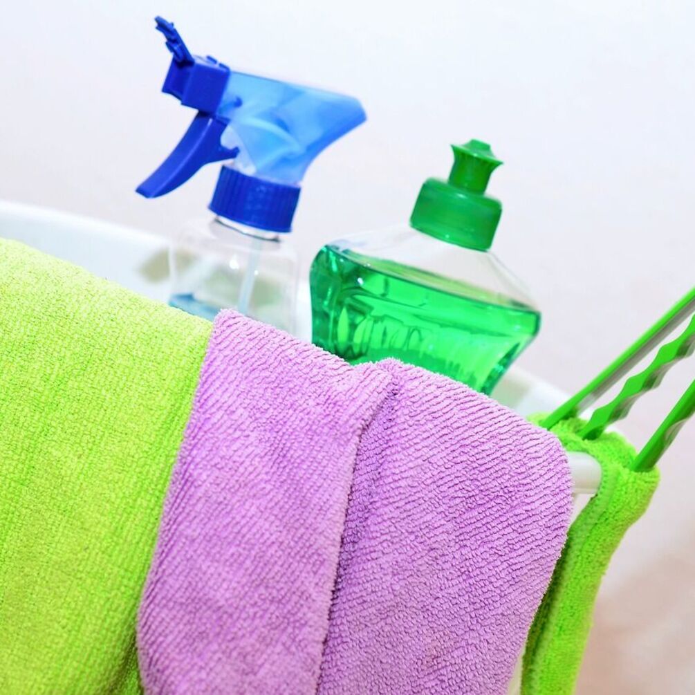 Побутові хитрощі, які полегшать прибирання будинку