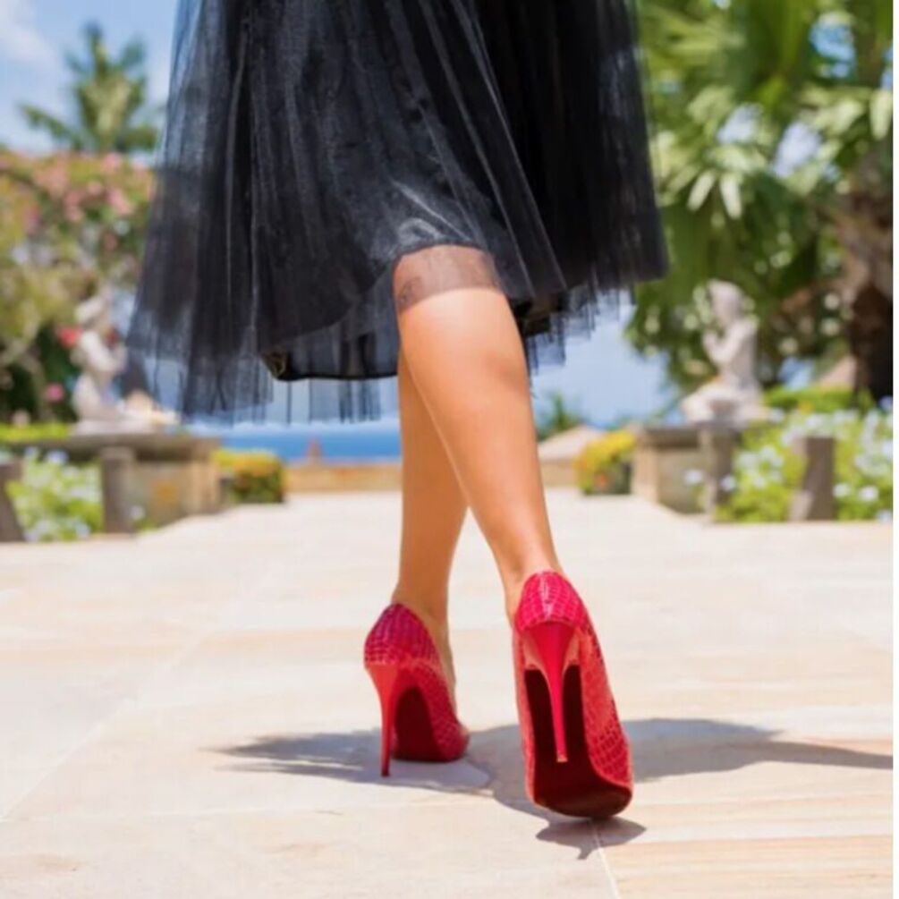 Яке взуття небезпечне: ортопед назвав три види, які б ніколи не придбав