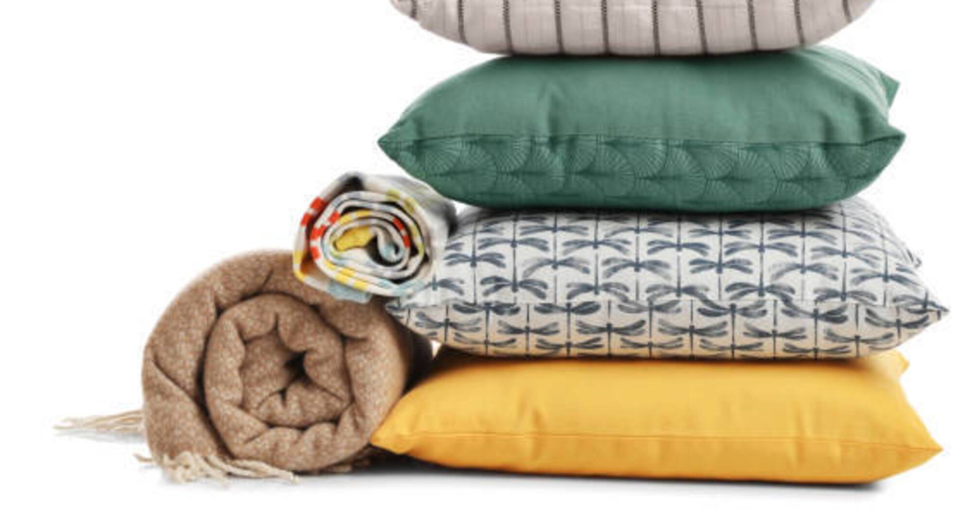 Як правильно прати ковдри та подушки: 5 корисних порад