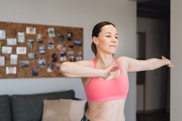 Як легко та швидко покращити поставу: 4 ефективні поради