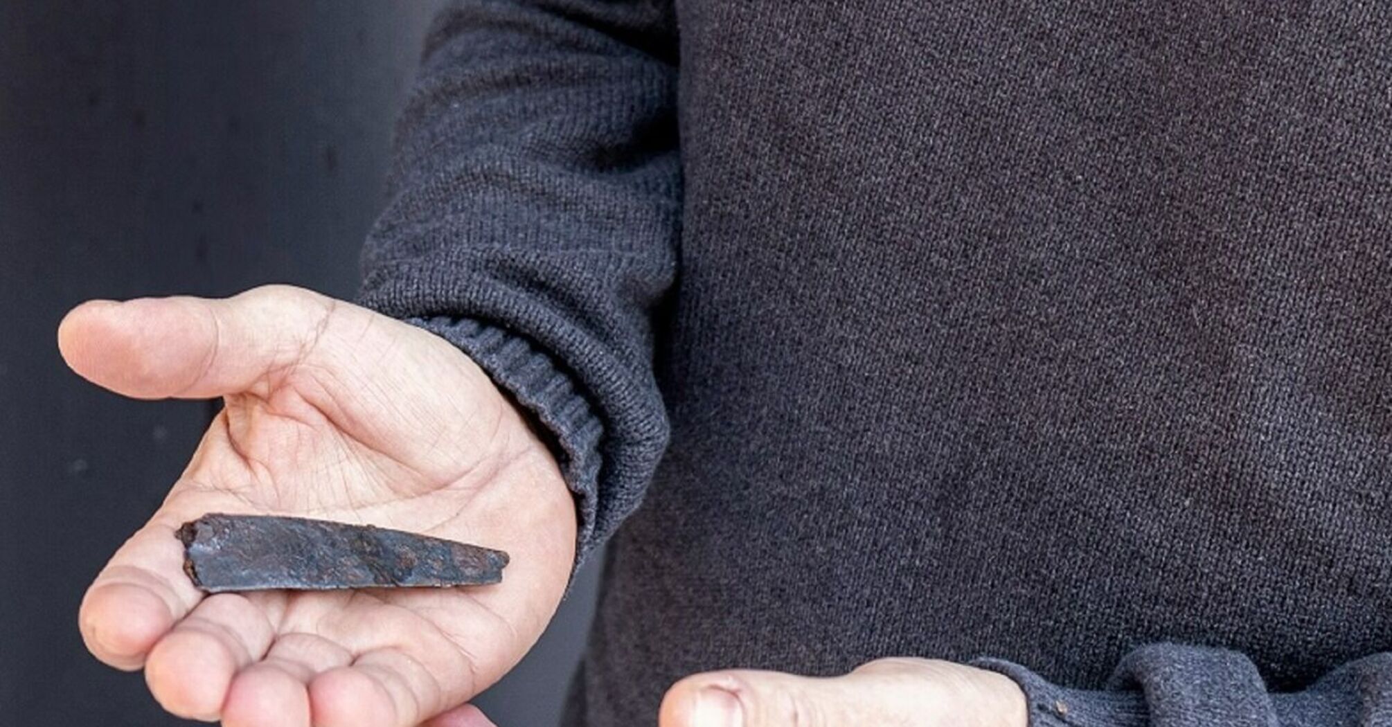 W Danii archeolodzy znaleźli pod grobem nóż z najstarszymi runami: znalezisko ma 2000 lat (foto)