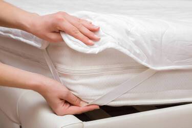 How to remove stains from a mattress cover without removing it: 5 effective tips