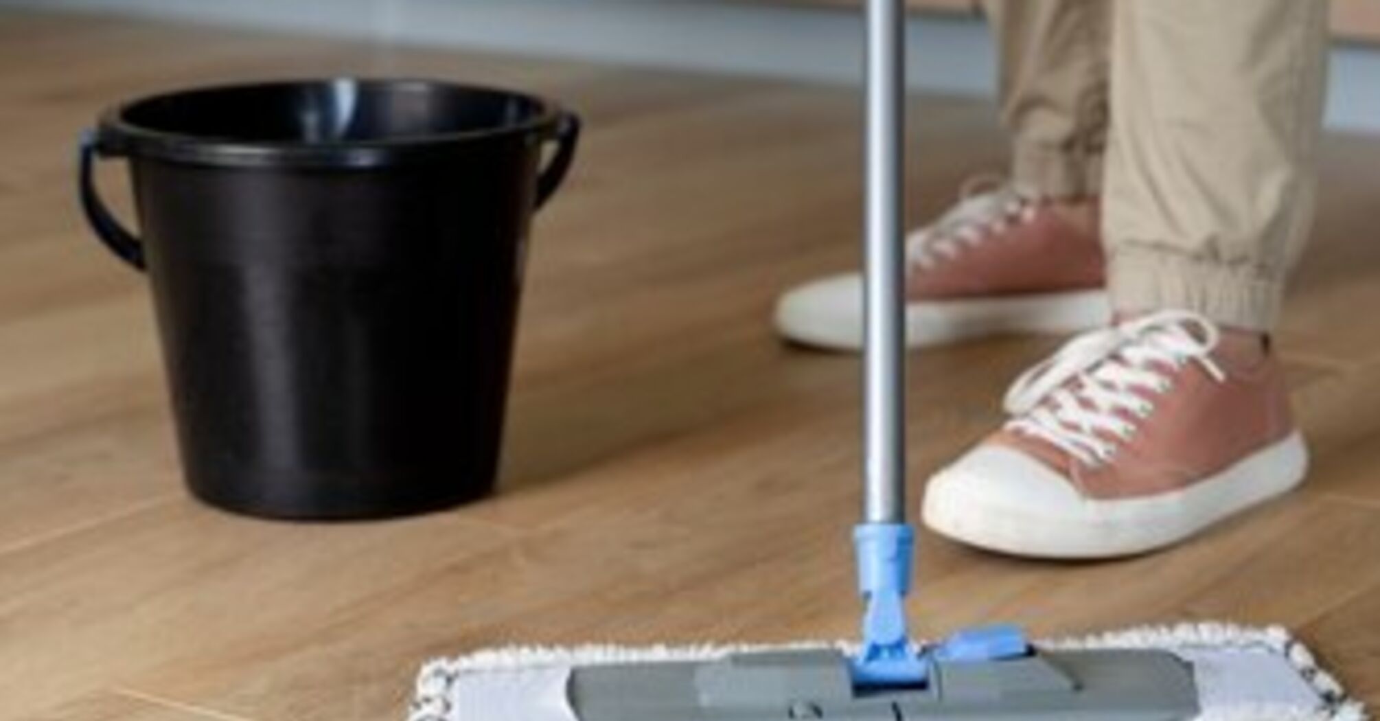 How to quickly and easily clean linoleum: 4 effective methods