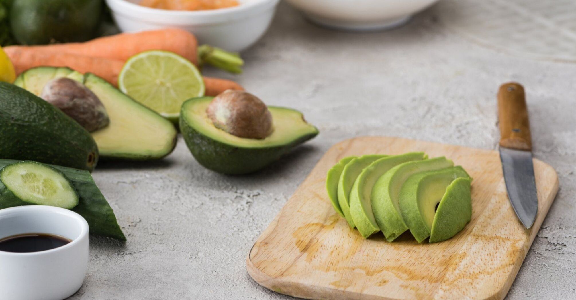 How to properly peel an avocado with a knife