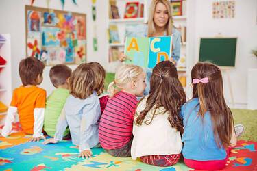 Is it worth sending your child to a private kindergarten: advantages and disadvantages to consider