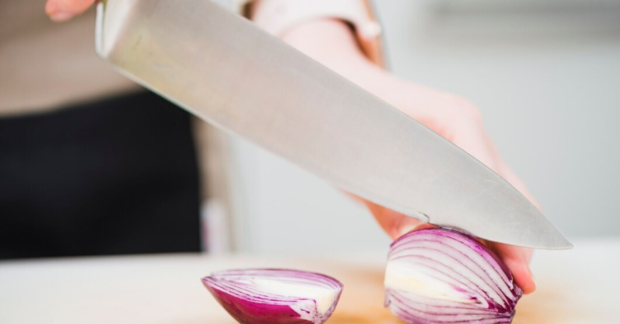 How to chop onions without shedding tears: 4 useful life hacks
