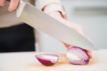 How to chop onions without shedding tears: 4 useful life hacks