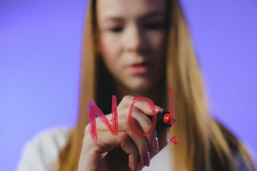 How to learn how to say no: 3 useful lifehacks