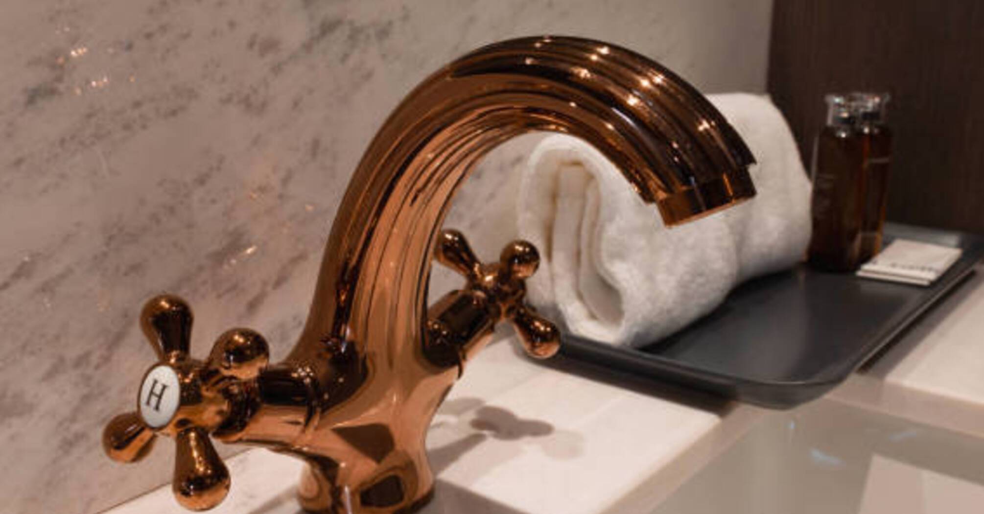 Plumbing of golden color: Advantages and disadvantages to consider