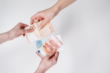 Як правильно дарувати гроші: Народні прикмети