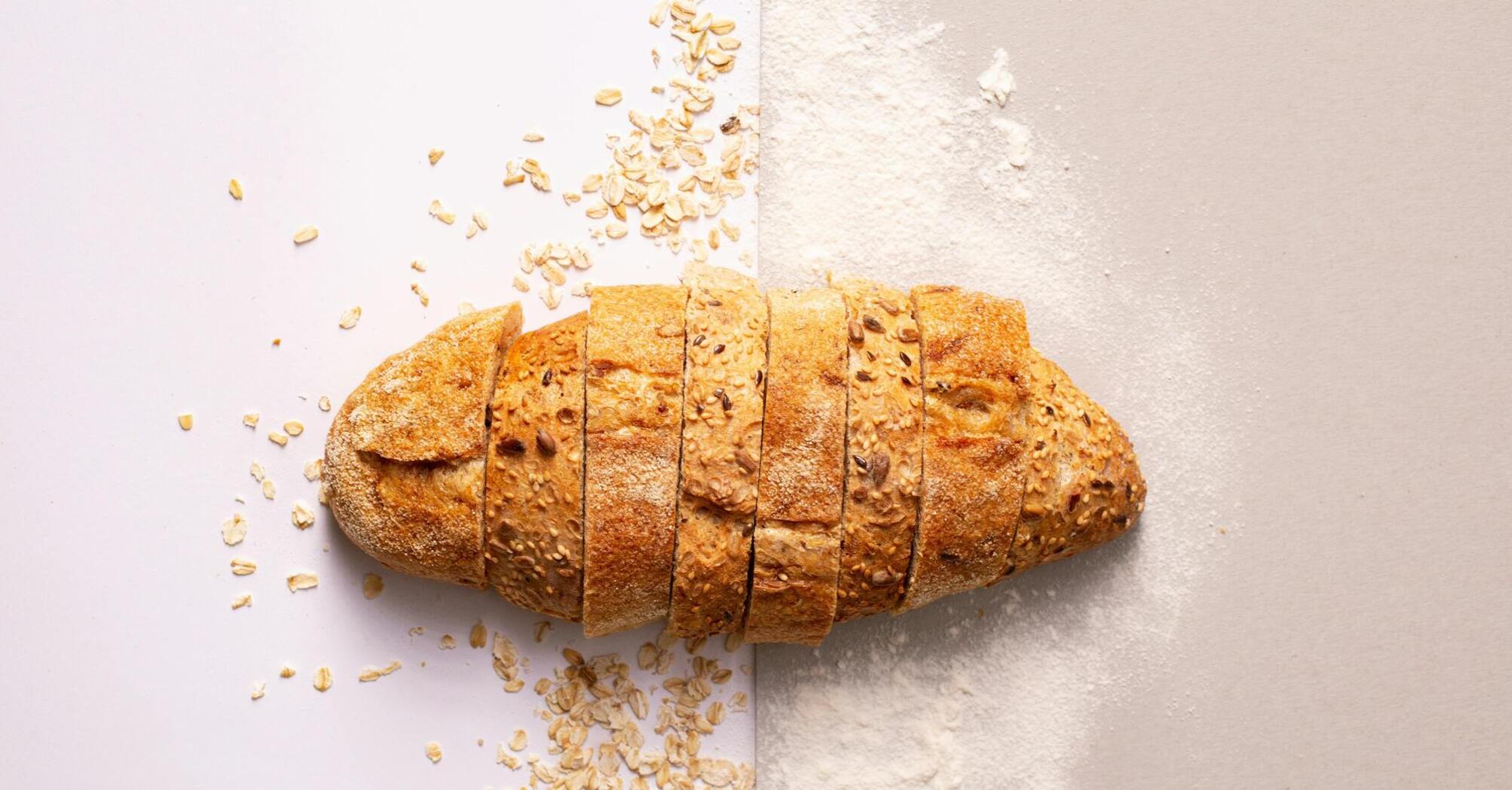 Негативний вплив на долю: Чому не варто ламати хліб руками