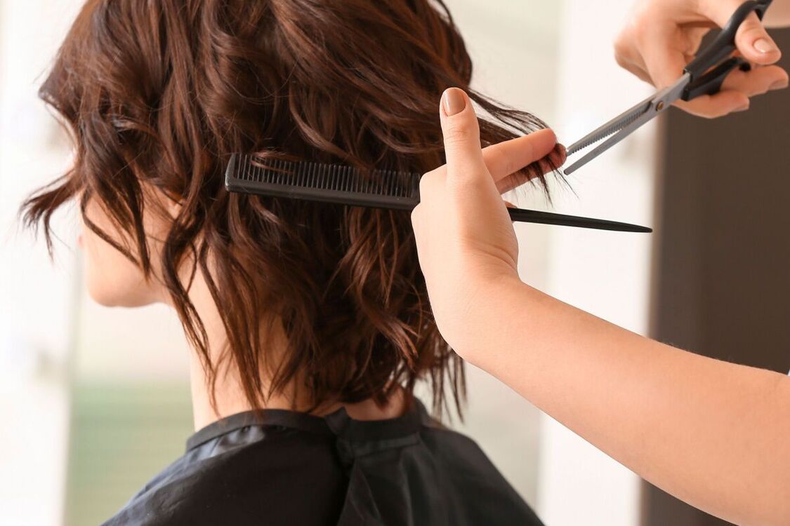 Простые прически для женщин за 40, которые скроют проблему редких и тонких волос (фото)