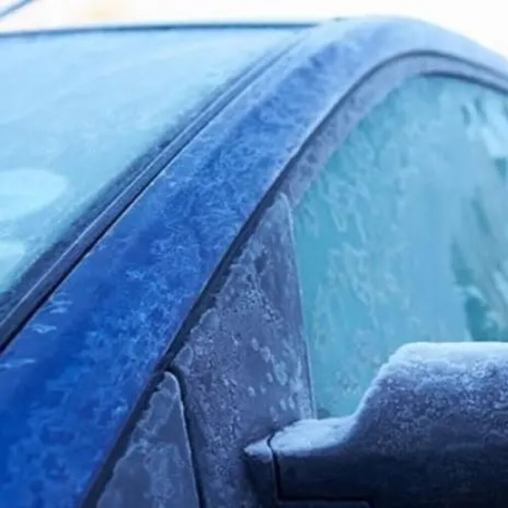 How to defrost a car windshield in seconds (video)
