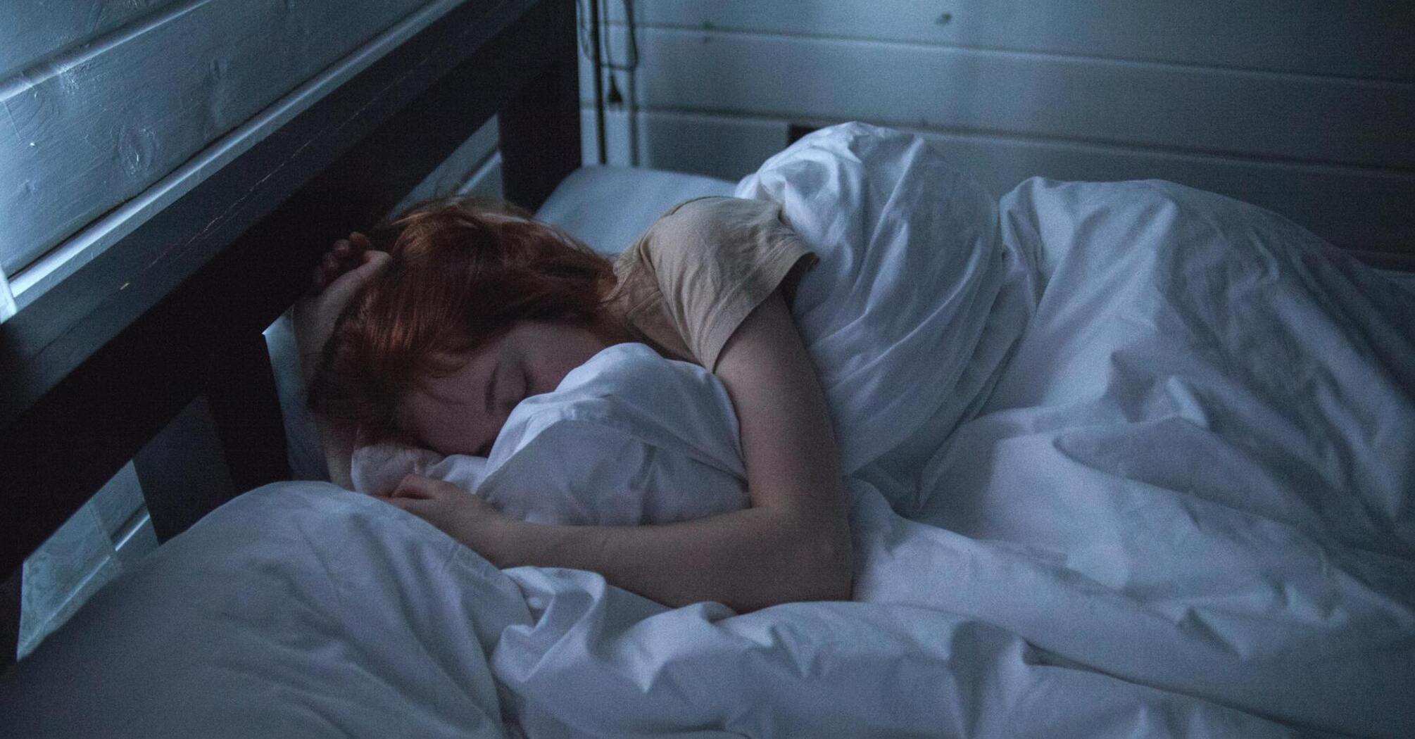 Scientists have named the ideal time for night rest: it will protect against dangerous diseases