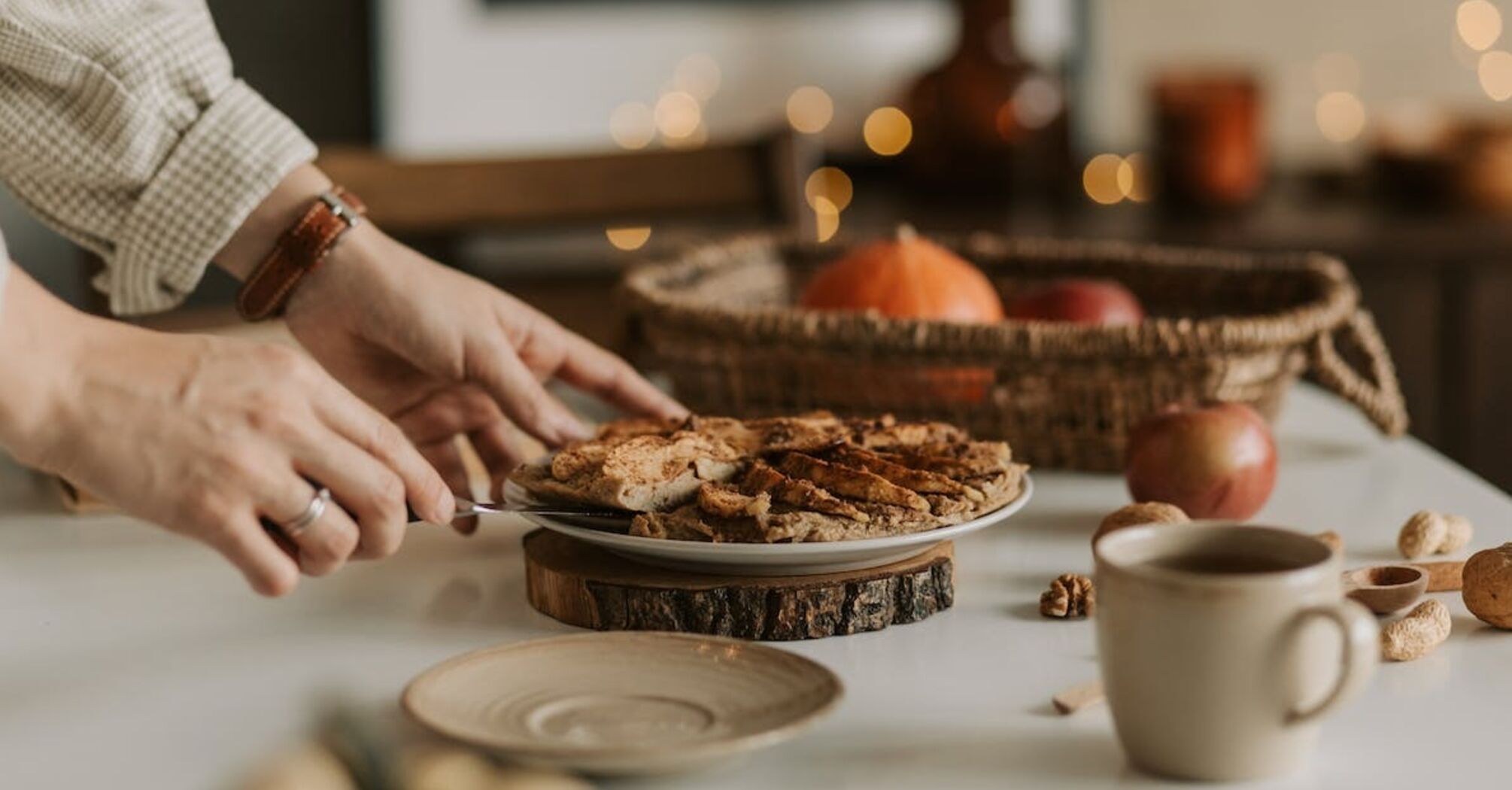 Один інгредієнт зробить яблучний пиріг ідеальним: кулінарна хитрість