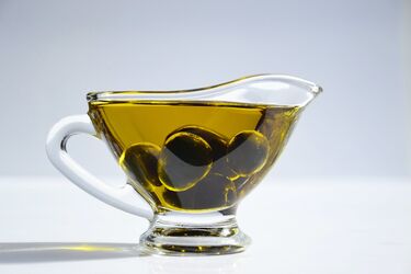 How to improve the shaving process: Life hacks with olive oil