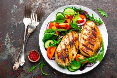 Is it healthy to eat chicken every day? What you should know