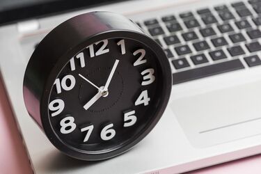 Переведення годинників в Україні 2024 на зимовий час: як підготувати організм до зміни часу