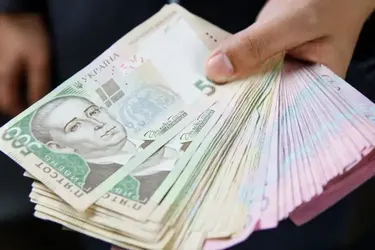 В Украине выросла средняя зарплата: на сколько увеличилась и что на это повлияло