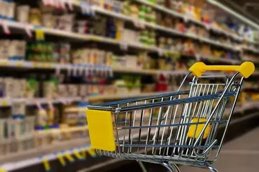 Новий стрибок цін: які продукти харчування різко здорожчають в Україні