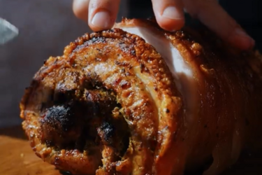 Запеченный свиной бочек