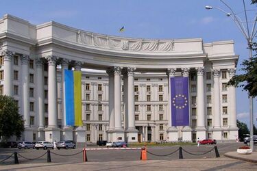 Росіяни транслюють свою пропаганду у Європі. Чому Україна мовчить?