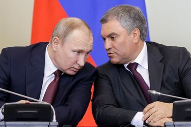 У Росії два друга: Путін та пісуари