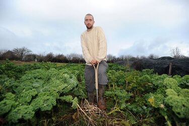 Выбрал жизнь без денег и благ цивилизации: как экономист-отшельник живет уже 20 лет (фото)