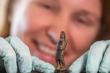 Gladiator's knife handle 2000 years old discovered in Britain