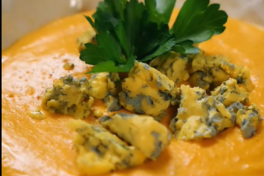 Pumpkin cream soup with gorgonzola cheese