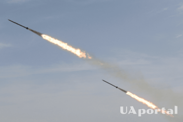 Армия РФ совершила ракетную атаку на Днепр: есть попадания в промышленное предприятие, загорелись пожары (фото)