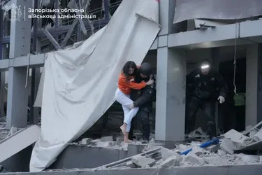 Армия РФ атаковала Запорожье: 11 раненых, разрушена больница (фото)