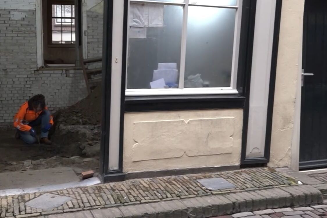 У Нідерландах у кварталі червоних ліхтарів знайшли підлогу, вимощену кістками (фото)