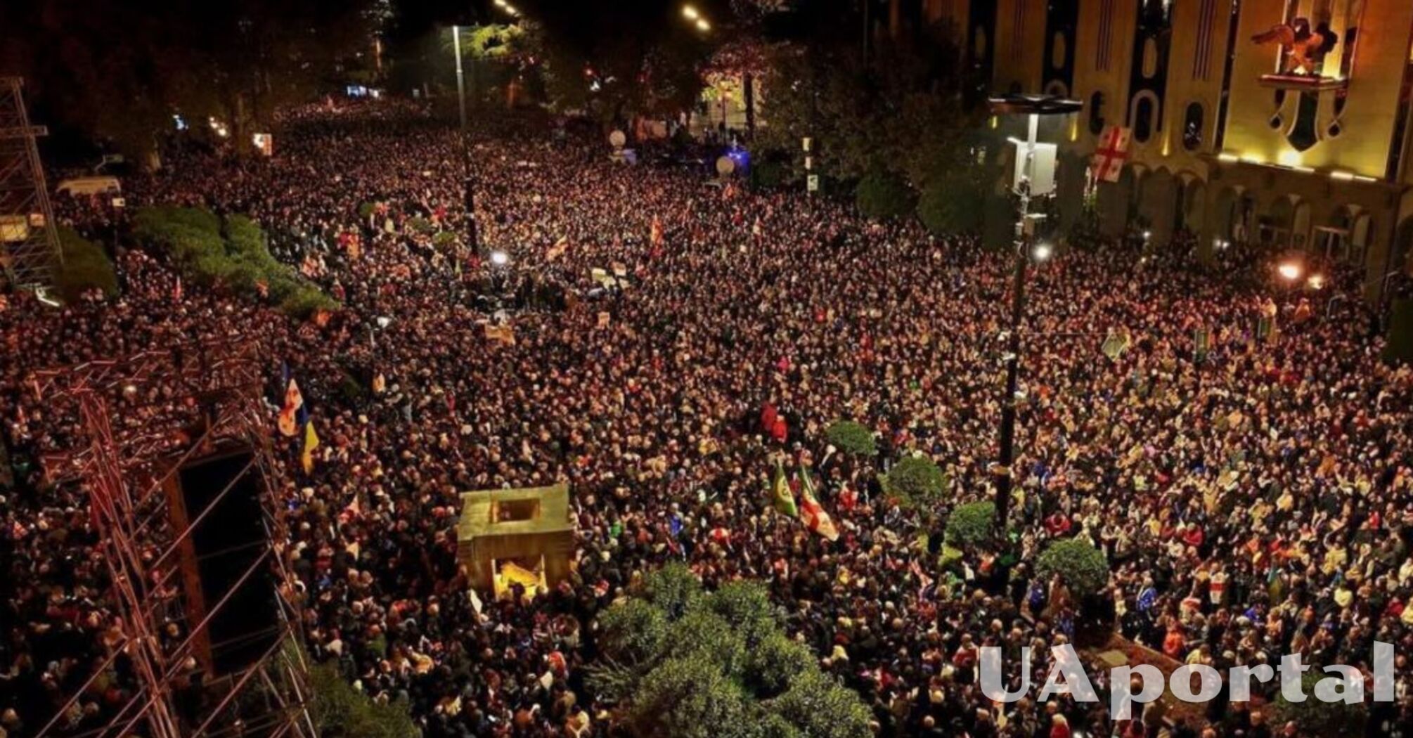 Протесты в Тбилиси: силовики используют водометы против митингующих (фото, видео)