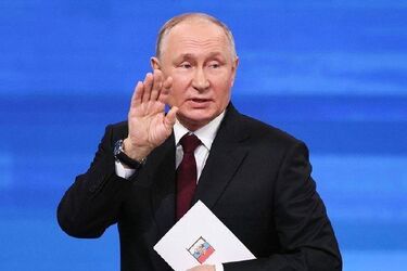 Нудно стало старому Путіну