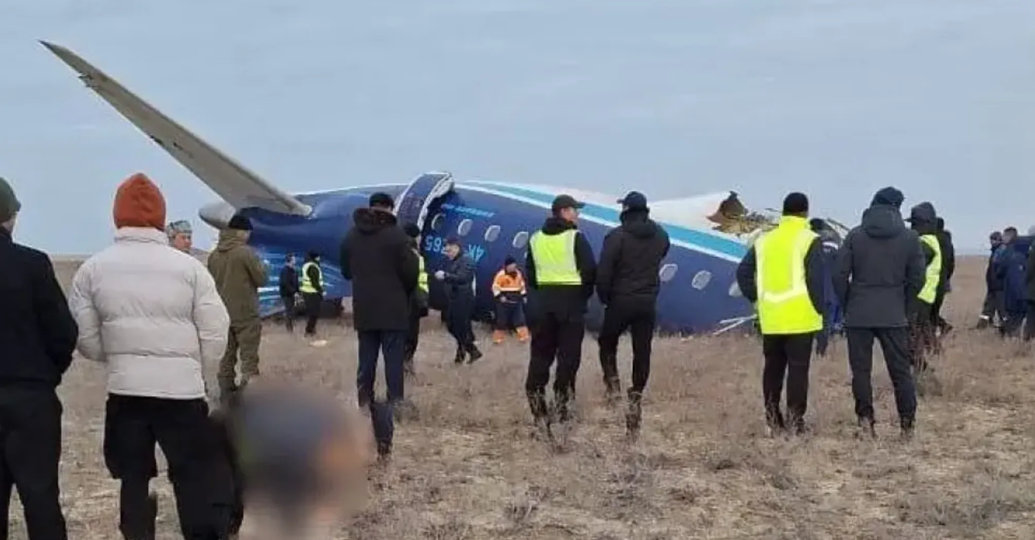 Летел из Баку в Грозный: в Казахстане разбился пассажирский самолет (видео)